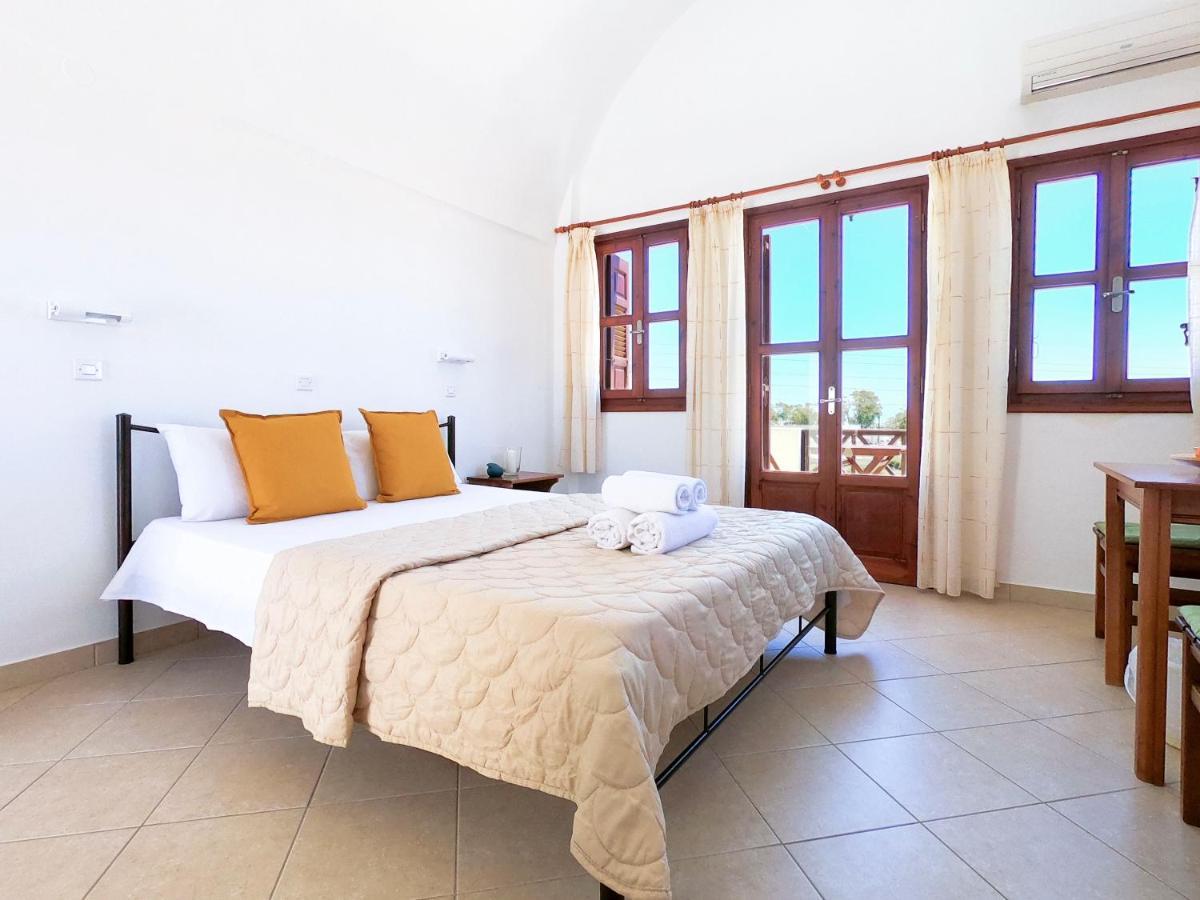 Almyra Villa Perissa  Exterior photo