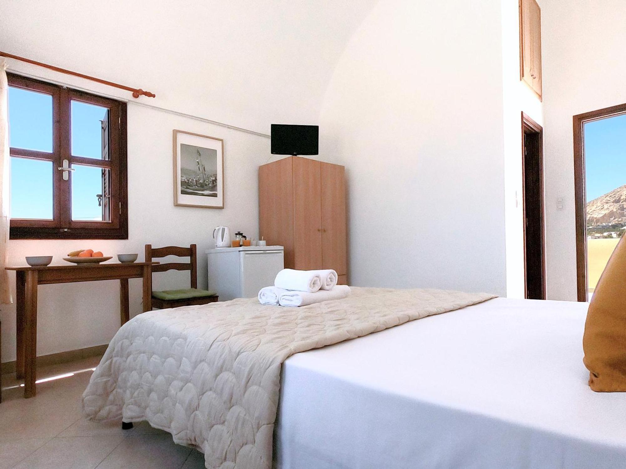 Almyra Villa Perissa  Room photo