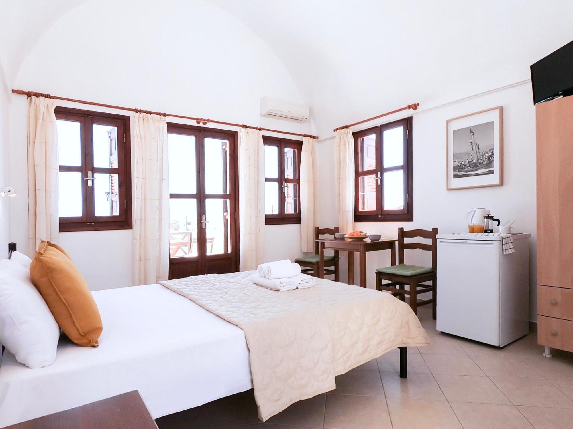 Almyra Villa Perissa  Room photo