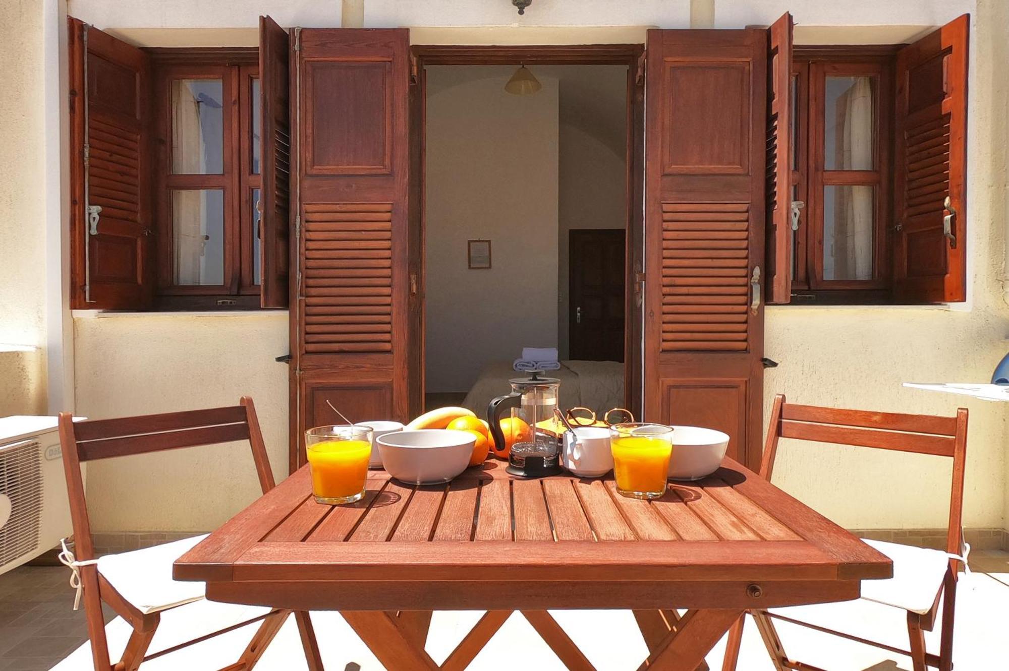 Almyra Villa Perissa  Room photo